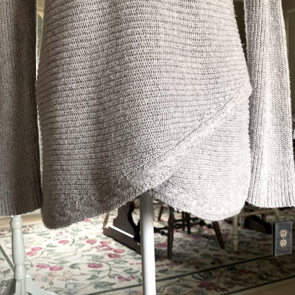 Old Navy sweater - Picture 2 of 8